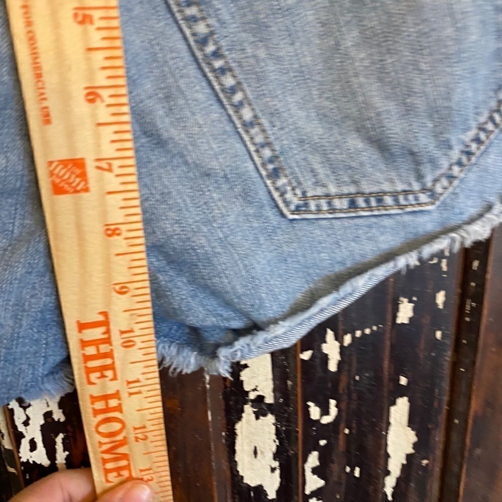 EUC distressed London jean shorts. Size 2 - Picture 5 of 9